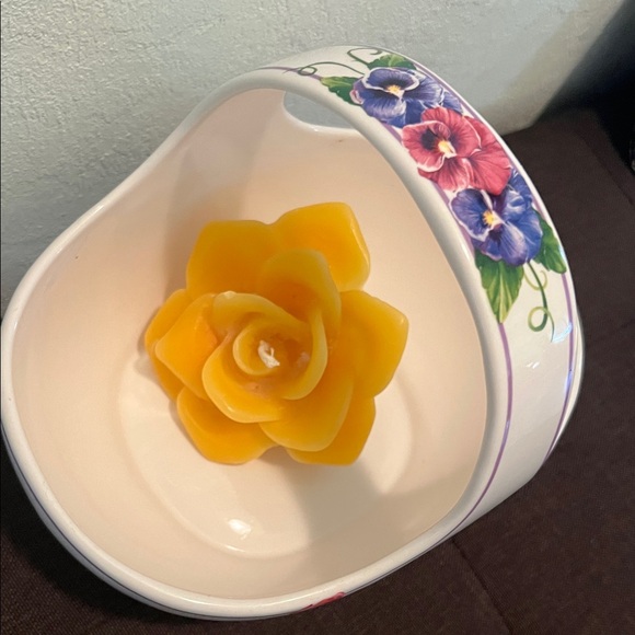 # 0864+ Floral Ceramic Basket with Handle - Picture 3 of 6